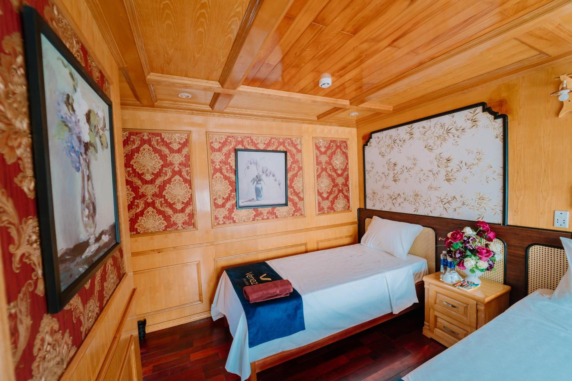 Venezia Cruises Hotel Ha Long Buitenkant foto